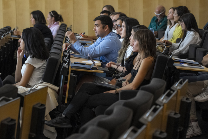 Debate con los asistentes.