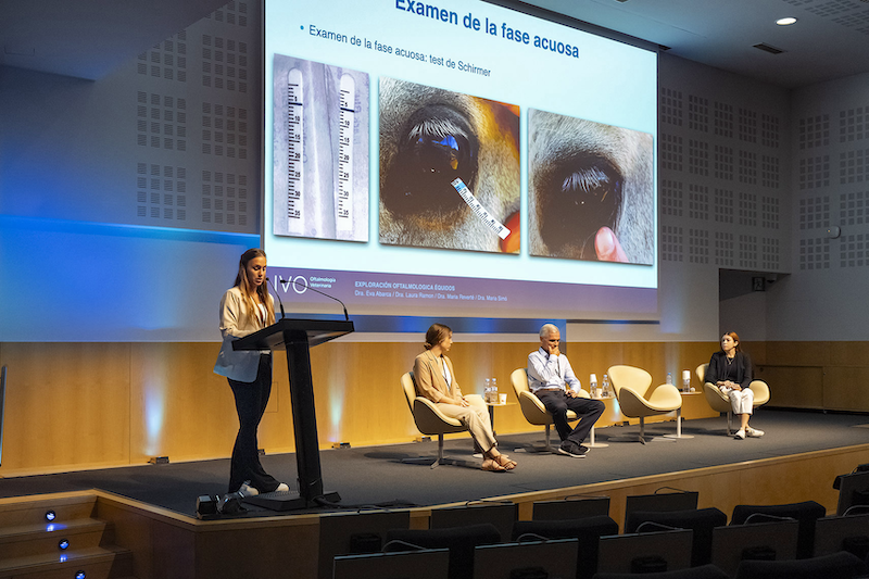 María simó en la Jornada IVO Oftamología Equina